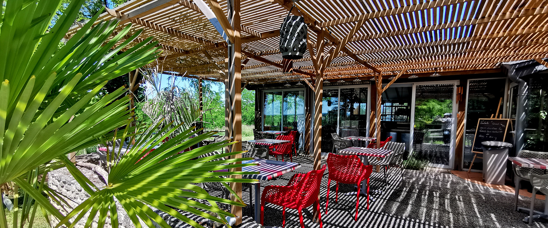 terrasse-bravec-vue-sur-les-ca�teaux